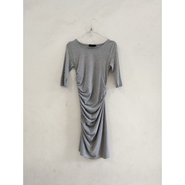 Preloved - ชุดเดรสริ้วรอย 3/4 Sleeve Irregular "Ezra Basics"