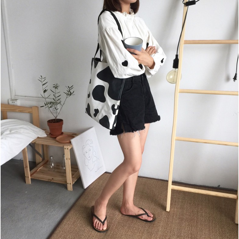 กระเป๋าผ้าลายวัว Cow