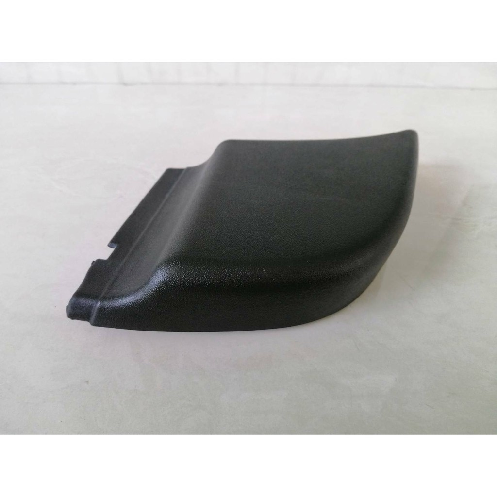 พลาสติกมุมกันชนท้าย  TOYOTA VIGO ปี2003-2011, 2500,3000 ข้าง RH(ขวา) ราคาอันละ 120บาท