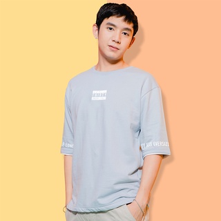 เสื้อคอกลมโอเวอร์ไซส์ เนื้อผ้าสวมใส่นุ่มสบาย พิมพ์พิเศษ ลาย OVER LAP(D- 001) ภายใต้ SKETCH.BANGKOK