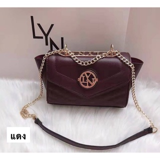 พร้อมส่ง แท้ 💯% outlet กระเป๋าสะพายข้าง  lyn lynaround bag สีขาว