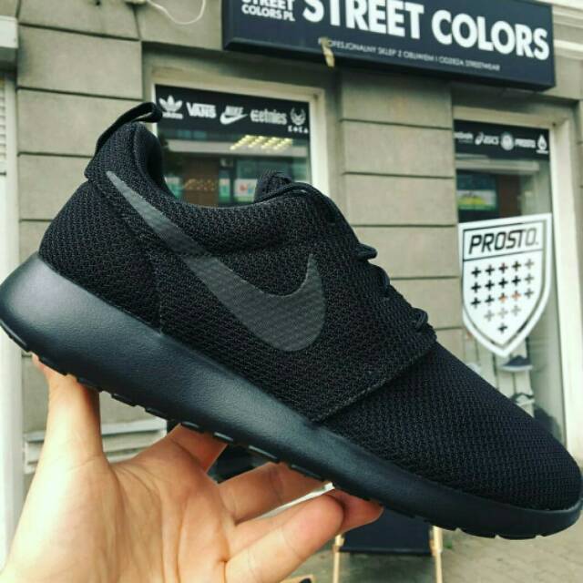 sepatu nike roshe run full black