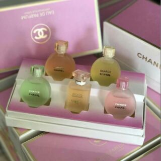 กิ๊ฟเซ็ตน้ำหอมสิงคโปร์ Chanel 5 ขวด ขนาด 8.5 ml
กลิ่นหอมหวาน สดชื่น เป็นเซตยอดนิยมขายดี