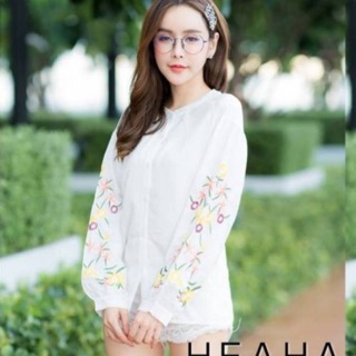 เสื้อคอจันแขนปักลาย