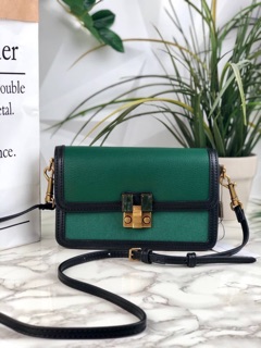 กระเป๋าสะพาย Charles Stone-Embellished Clutch กระเป๋าสะพายใบเก๋