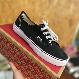 รองเท้าผ้าใบ Vans แบบผูกเชือก