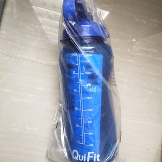 QuiFit กระบอกน้ำ 2 ลิตร สีน้ำเงิน