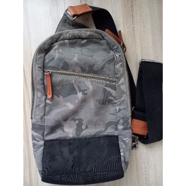 Dapper กระเป๋าคาดอกผู้ชาย (USED)