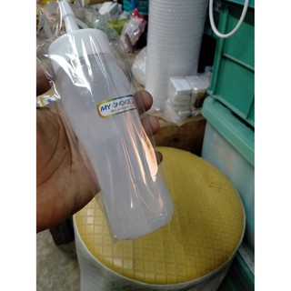 PNB564  ขวดซอส เอวบิด 250 ml. ฝาจุกปิด  ความจุ : 250 ml.  ขนาด : 57x198 mm. ขวดบีบ