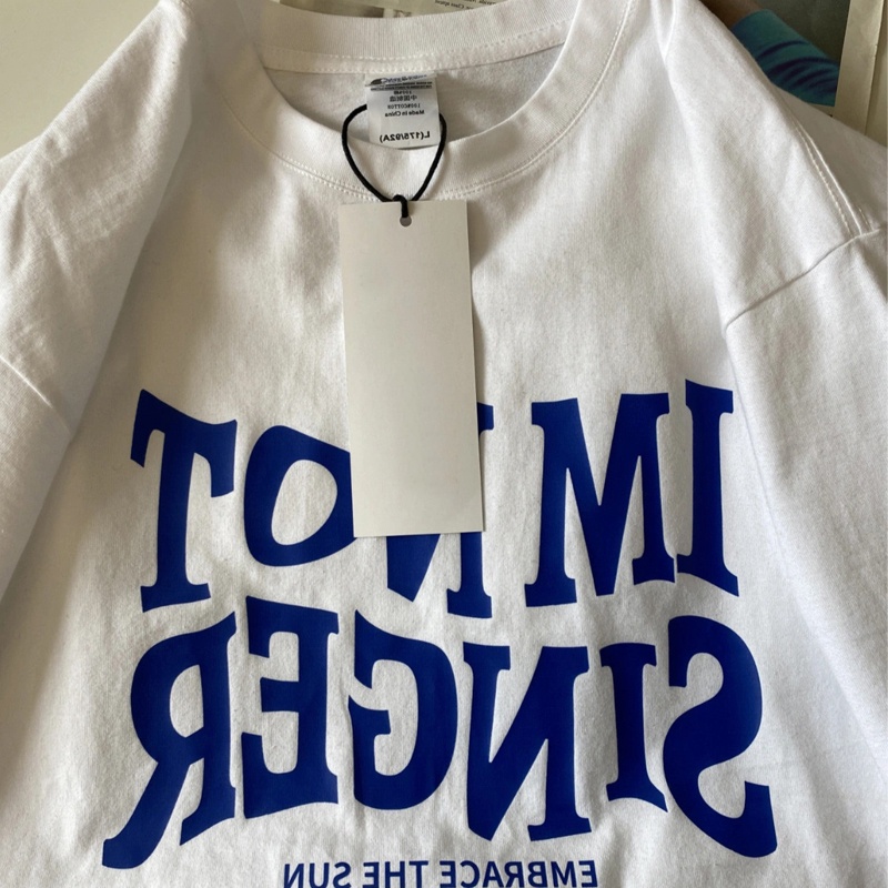 เสื้อยืดแขนสั้น พิมพ์ลายตัวอักษร ทรงหลวม เข้ากับทุกการแต่งกาย แฟชั่นฤดูร้อน สําหรับผู้ชาย และนักเรียน