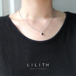 Black minimal necklace