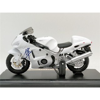 โมเดลรถมอเตอร์ไซค์ SUZUKI GSX 1300R ทำจากเหล็ก สัดส่วน 1:18(สีขาวนวล)