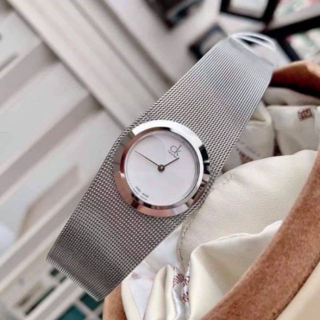 🎀 (สด-ผ่อน) A นาฬิกา CALVIN KLEIN ตัวเรือนสีเงิน
Impulsive White Dial Steel Mesh Ladies Watch K3T23126