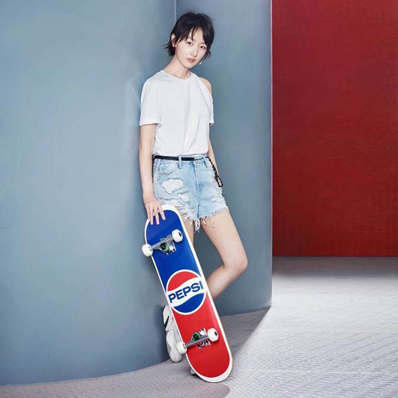 ส่งฟรี [PEPSI 2]Skateboard ?? สเก็ตบอร์ด 80cm * 20cm 1 สเก็ตบอร์ดสี่ล้อสำหรับผู้ใหญ่และเด็ก