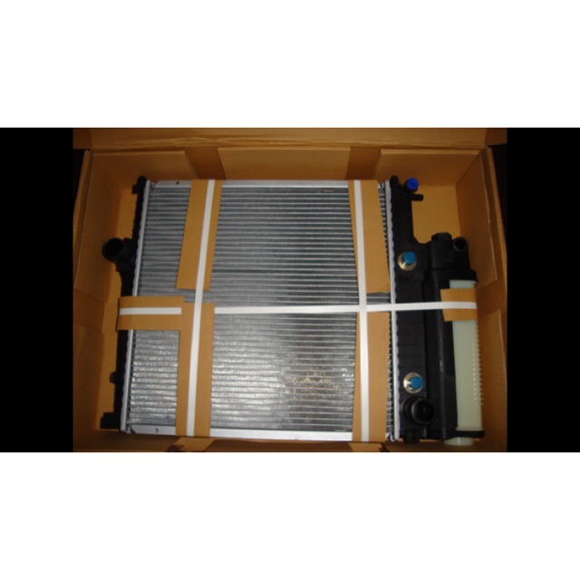 หม้อน้ำ BMW E36/318  4สูบ valeo