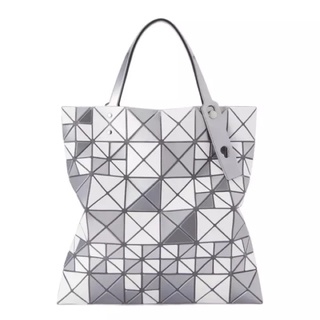 แท้💯 bao bao issey miyake รุ่น Ichimatsu สี เงิน / ขาว (99) ***ป้ายยังอยู่***