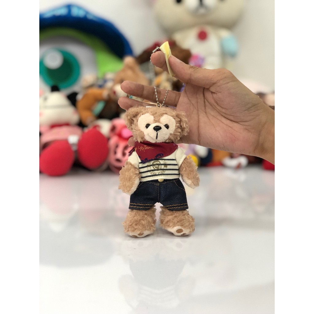 [พร้อมส่ง] ตุ๊กตา Duffy 🎀 ของแท้ 🎀 มีเลขแทรค พวงเข็มกลัด ดัฟฟี่ในชุดยีนส์ - 🐻 Duffy and Friends 🐻