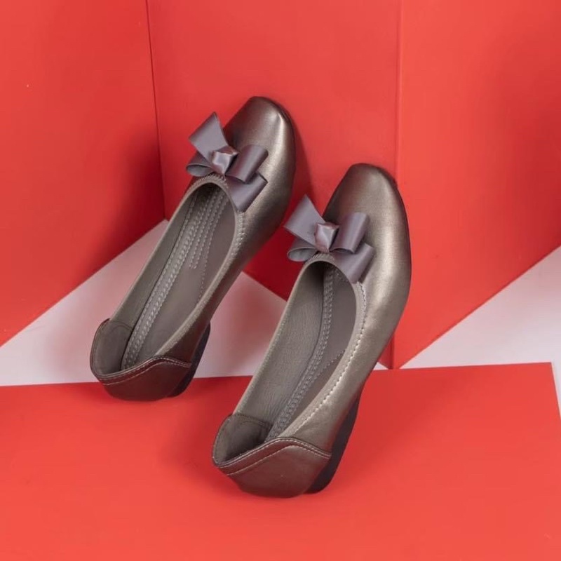 รวมส่ง!!! รองเท้าสีเทารุ่น Lisa จากร้าน Momo Shoes size 38