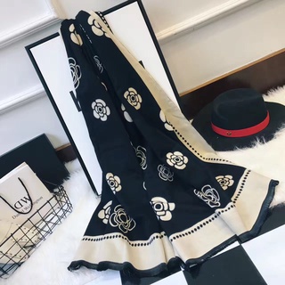 *พร้อมส่ง*🧣ผ้าผืนใหญ่พันคอไฮโซ ลายดอกคามิลเลีย ชาแนล Luxury scarf🧣