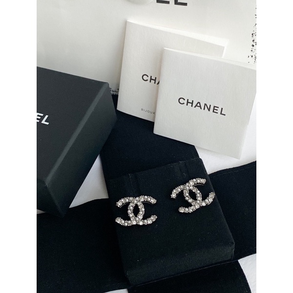❌ขายแล้ว❌ Used Like New Chanel Earrings รุ่นมุกเพชร 2 cm. แท้ 100% (ไม่แท้ยินดีคืนเงิน)
