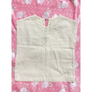 เสื้อแขนเลขผ้าสาลูริ้วสีครีม