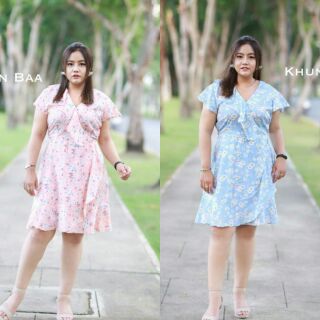 เดรสสาวอวบ เดรสลายดอกไม้ คอวี ช่วงอกและกระโปรงด้านหน้าไขว้เฉียงแต่งระบาย พิมพ์ลายดอกไม้โทนสีพาสเทลน่ารักมากค่ะ