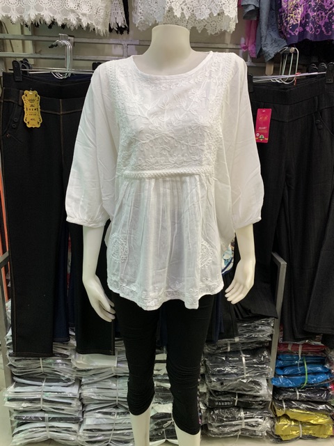 เสื้อขาวคอตตอนปักไหมพรมทรงผีเสื้อ - รูปที่ 2