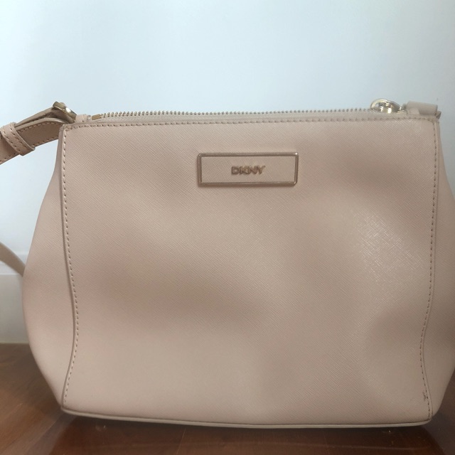 กระเป๋า ของแท้ 💯% DKNY