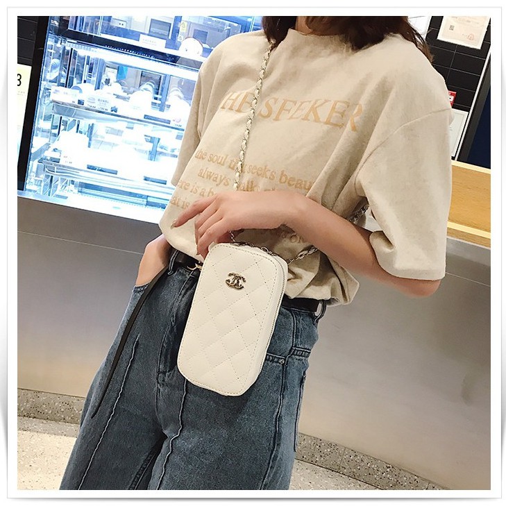 กระเป๋าสะพายข้างหนัง PU กระเป๋าแฟชั่นรุ่นใหม่ ใส่โทรศัพท์ ใส่ของได้ ขนาดกระทัดรัด ดูหรู รุ่นใหม่