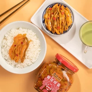 ผักดอง เผ็ดน้อย เพียงเปิดฝาก็พร้อมทาน อร่อยกลมกล่อมทานแล้วจะติดใจ ขนาด 300g 老干妈 红油榨菜 下饭菜