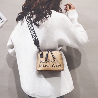 กระเป๋าสะพาย Mini Girl 👧🏻