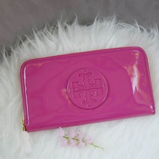 TORY BURCH  Stacked Patent Zip Purse Royal Blue Ladies  Features Gold logo