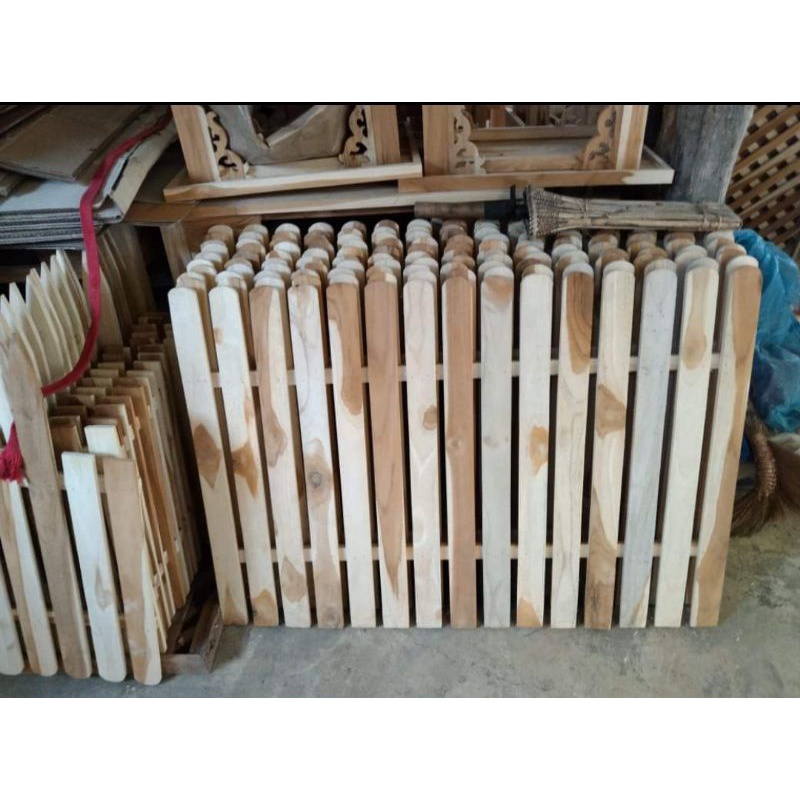 รั้วประกอบไม้สักทอง +ขาตั้ง 100×50, 100×75,120×75 ,120×100cm ( ราคาต่อชิ้น)