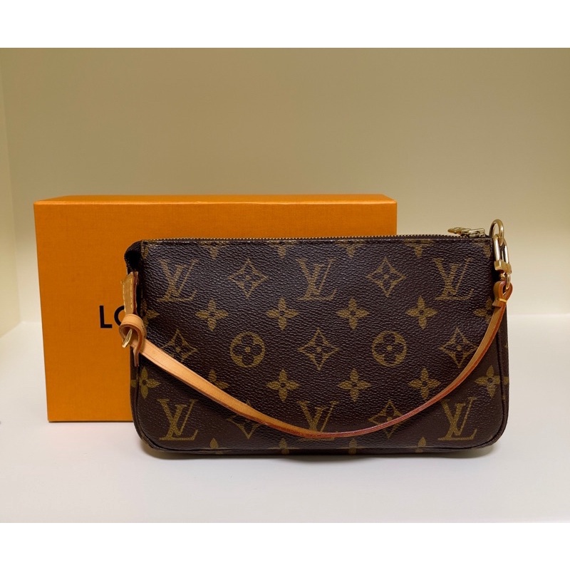 Used Like New LV Pochette DC00