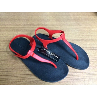 Moochuu : MC 04 sandal (พื้นดำสายแดง)