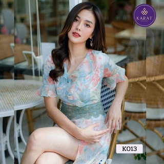 KARAT Boutique // Size S  เดรสคอวีแต่งระบาย 2 ชั้น ตัดขอบเอวด้วยผ้าลูกไม้ ด้านในซ้อนกางเกงขาสั้นสีขาว