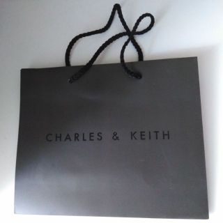 ถุงกระดาษ CHARLES &amp; KEITH