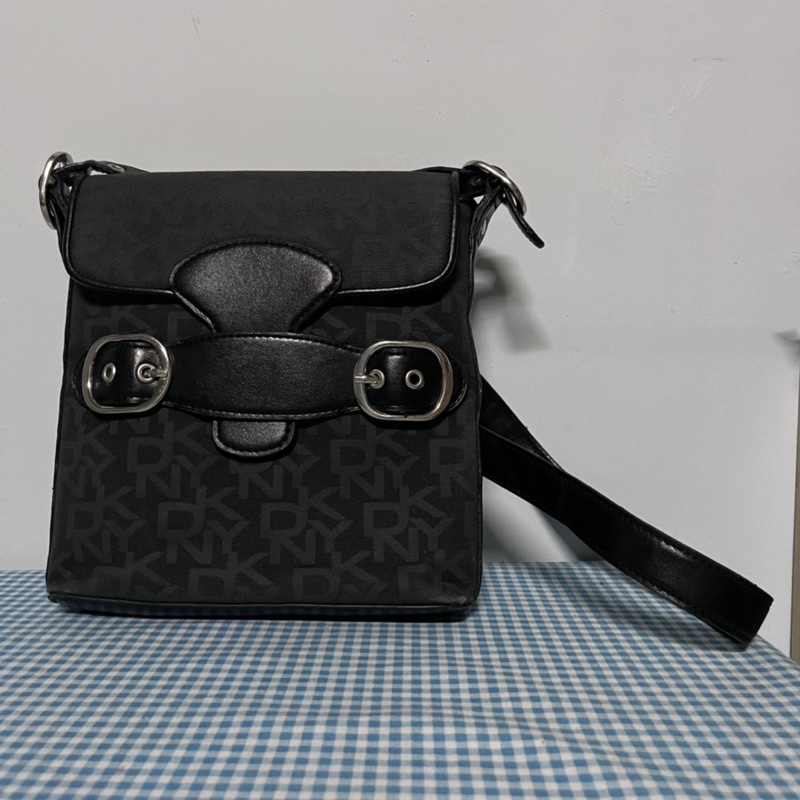 กระเป๋า DKNY สะพายข้าง