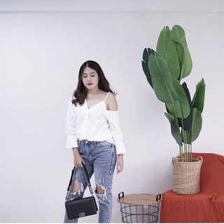 เสื้อเปิดไหล่ข้างเดียวของ hofstore