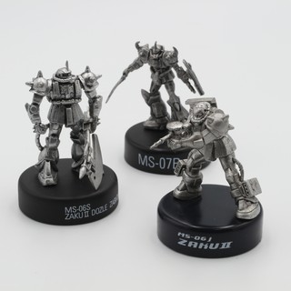 กาชาปอง ฝา กันดั้ม Mobile Suit Gundam : MS-07B Gouf , MS-06S Zaku II , MS-06J Zaku II (สีเงิน)