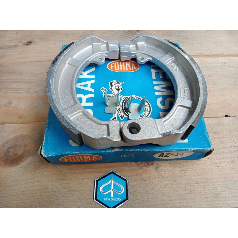 ผ้าเบรคหน้า forma az24 vespa sprint forma สต๊อกเก่า คุณภาพดี