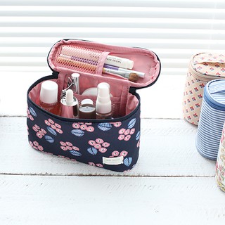 Warm Breeze Makeup Pouch กระเป๋าเครื่องสำอางค์