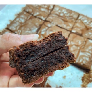 Premium Homemade Brownie บราวนี่ เนื้อหนึบ สุดเข้มข้น วัตถุดิบพรีเมียม ผสม Cacao Super food (อบขนมใหม่ตามออเดอร์)