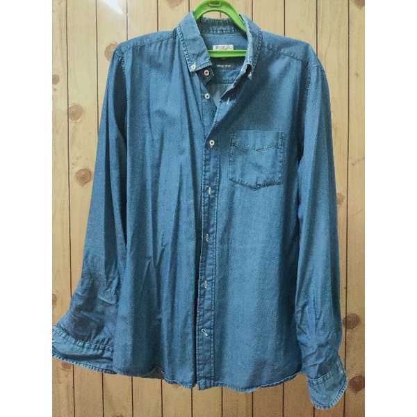 เสื้อเชิ้ตยีนส์ ผ้าบางใส่สบาย ใส่ทำงานจีบสาวออกเดทได้หมด อก44-46 ใส่สบาย ราคา500พอจ้า 15$ 15usdt