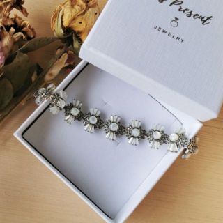 Bonita bracelet สร้อยข้อมือหอยมุก​ ประดับ​​สวา​รอ​ฟ​กี้​แมคคา​ไซต์​ วิจเทจสไตล์​ ตัวเรือนเงินแท้​ 925​