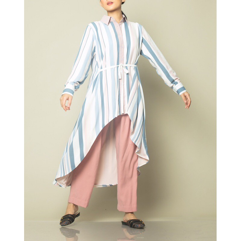 Tunik ~ Akemi รองเท้ากีฬาแฟชั่