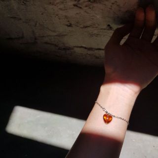 สร้อยข้อมือ จี้หัวใจ ทำจากแก้ว Glass heart bracelet