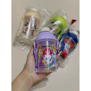 กระติก cartoon water bottle for kidsกดหลอดเด้ง มาพร้อมสายสะพาย
พลาสติก pp ขนาดบรรจุ 270 ml
ขนาดสูง 14.6 cm x 5.8 cm