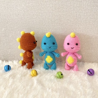 พวงกุญแจ ตุ๊กตา ตุ๊กตาถักไหมพรม ไดโนเสาร์ สูง 5 นิ้ว งานฝีมือ handmade โครเชต์ Crochet