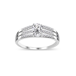 Silver thai Silver Prong Setting Clear CZ Ring แหวนเงินแท้ 925 ฝังเพชรสวิส (CZ)เล่นไฟดีตรงกลางและตัวเรือนฝังเพรชcz ดูแพง